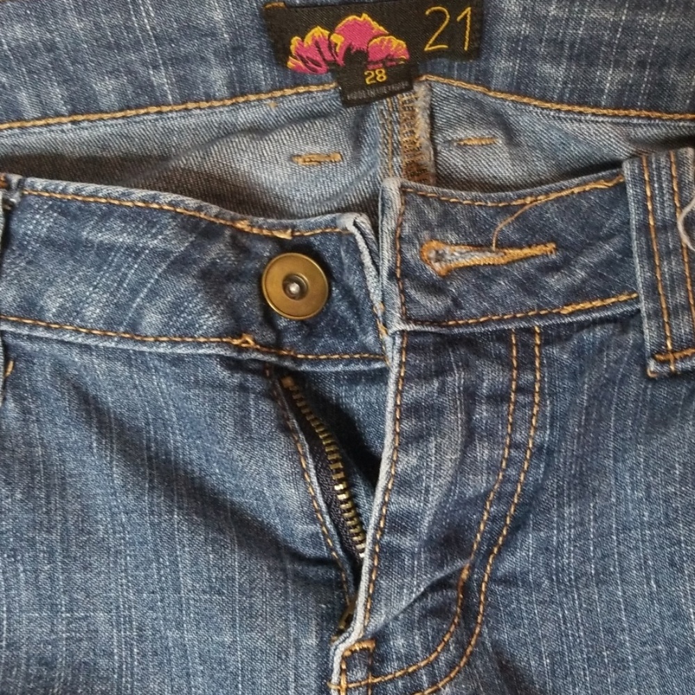 FOREVER 21 28 Jeans - Picture 2 of 4